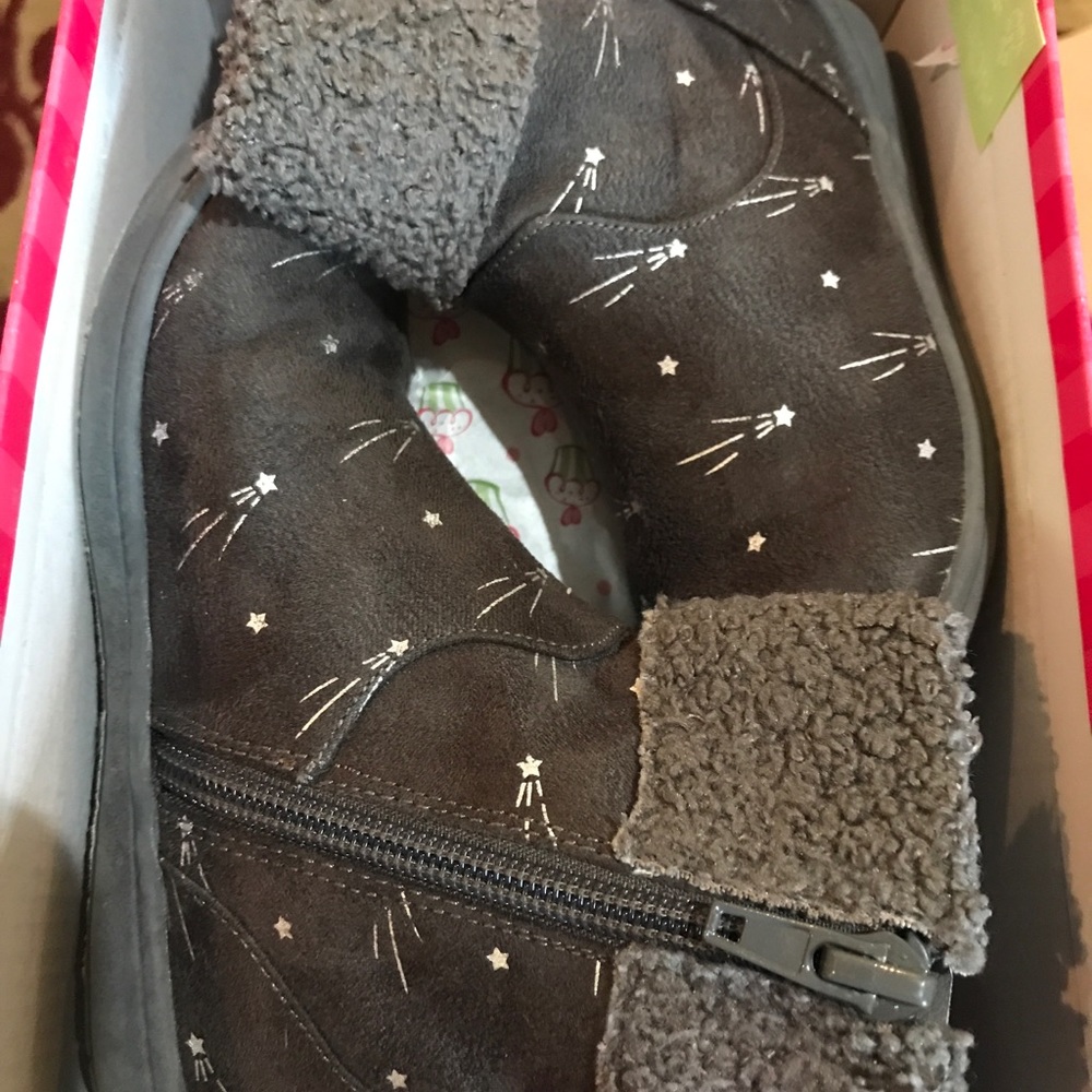Girls 9M lil grey ankle boots